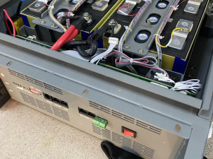 Професійний ремонт акумуляторів LiFePO4 для сонячних гібридних інверторів